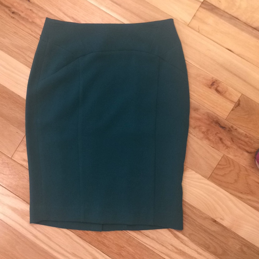 Limited size 4 skirt Nwt.